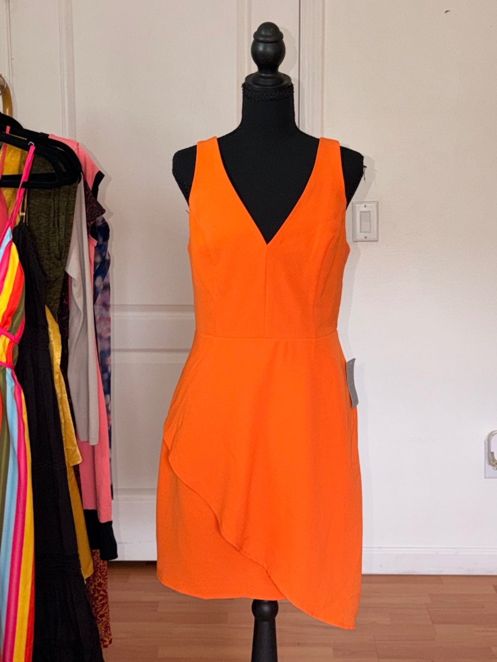 Adelyn Rae Nordstrom Tangerine Orange V-Neck Midi Dress M NWT